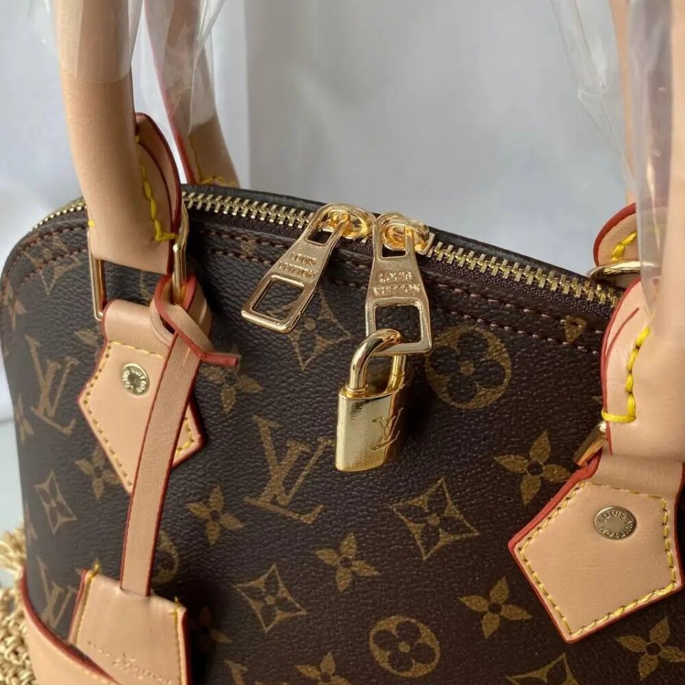 <AUTHENTIC>Louis Vuitton bag - image 4